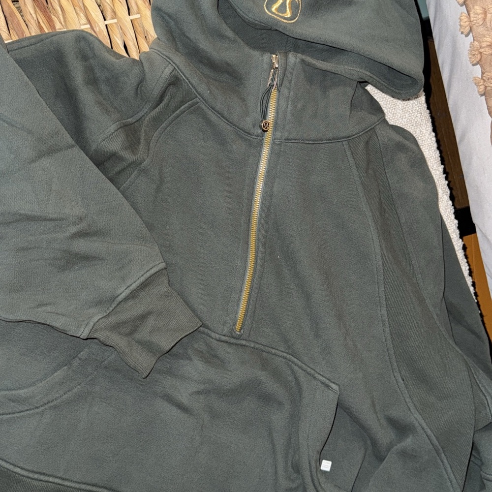 Lululemon scuba Green with Gold